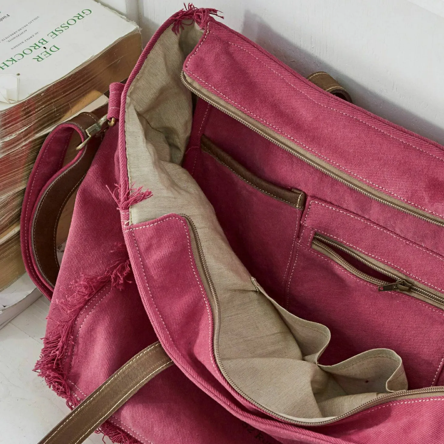 Borsa Anoush