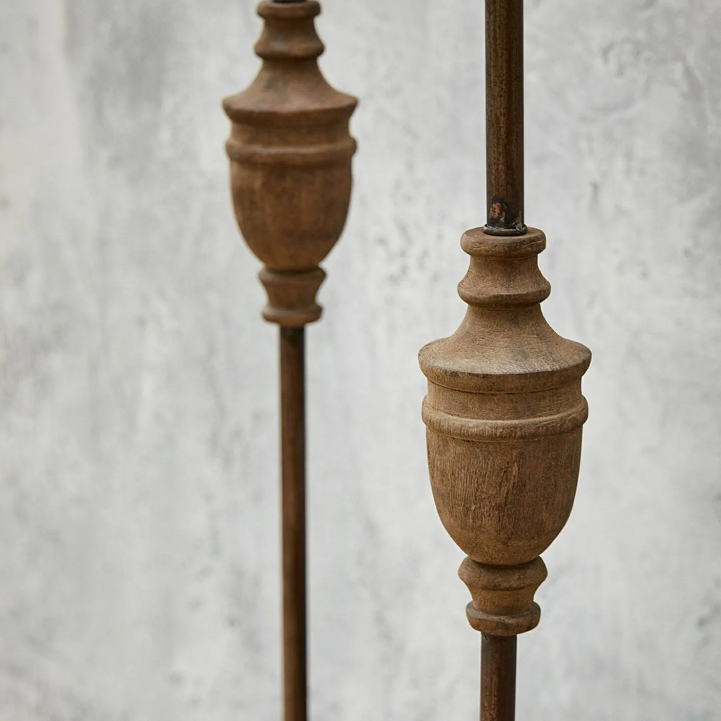 Coppia di lampade a stelo Abigail