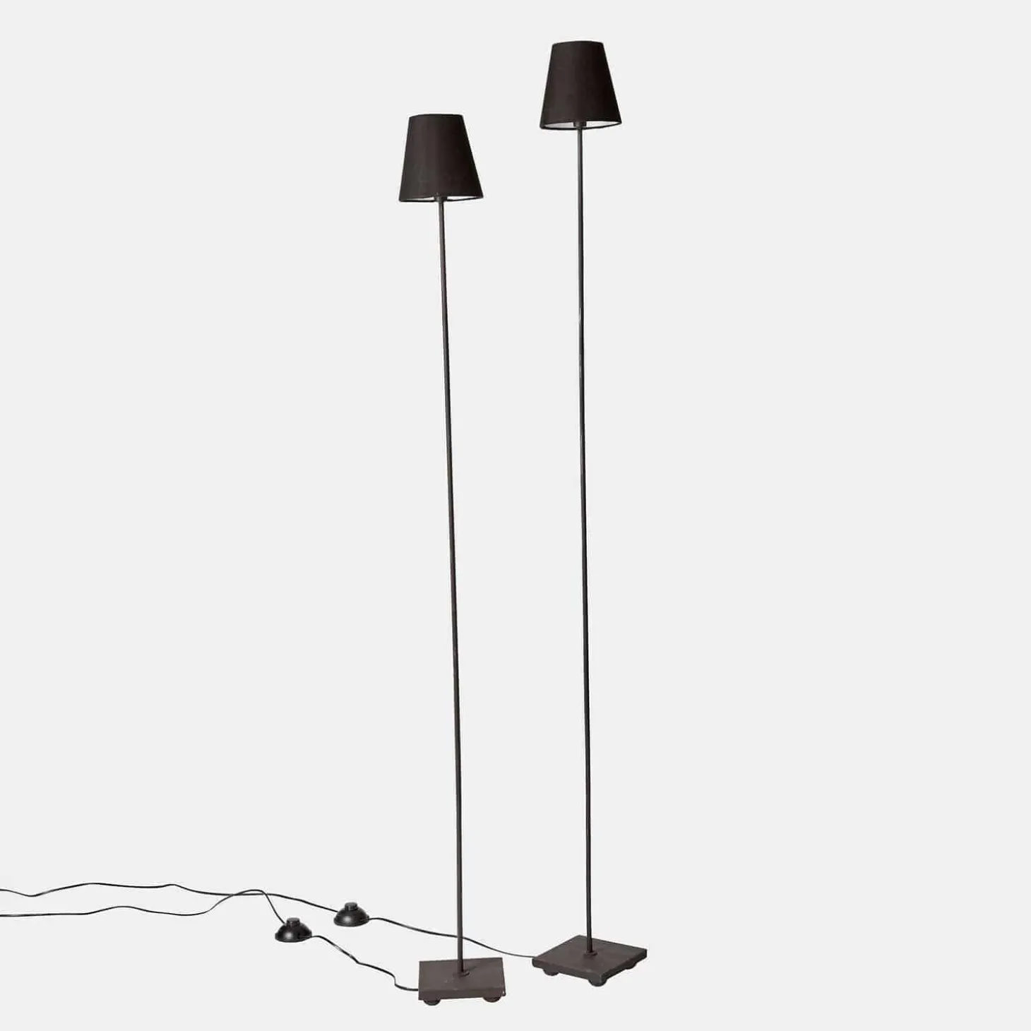 Coppia di lampade a stelo Tacoma