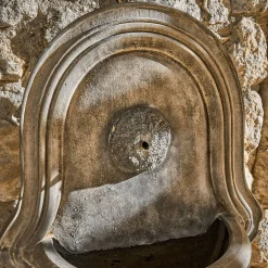 Fontana a muro Veliras
