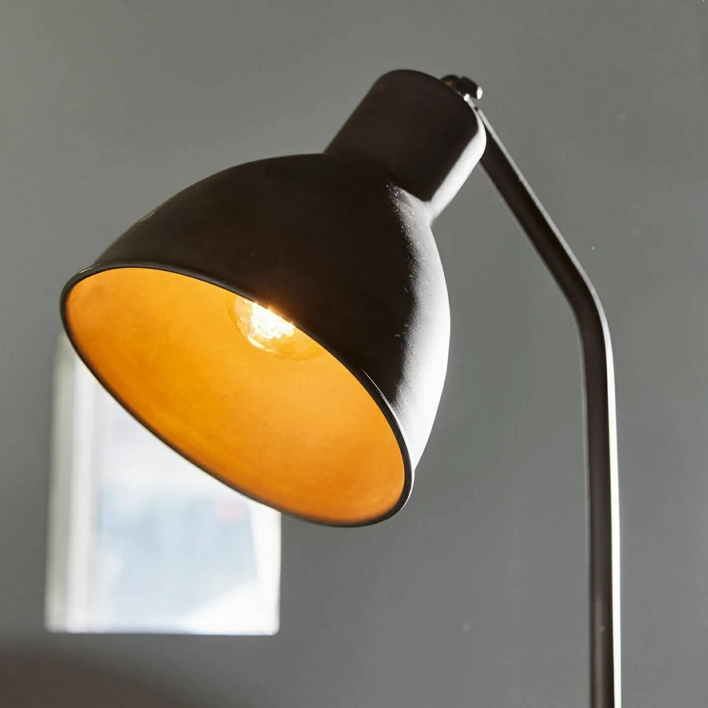 Lampada a stelo Mockville