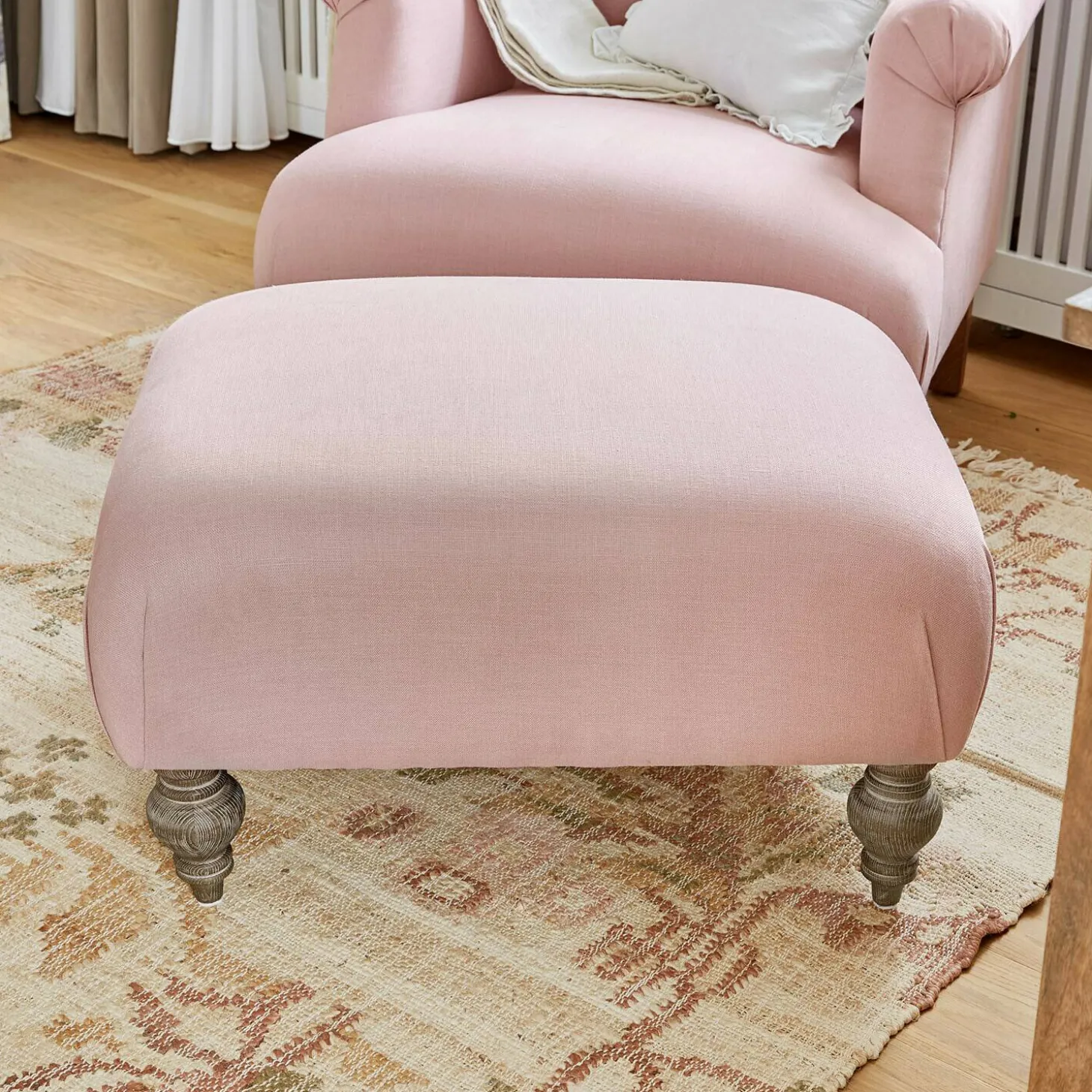 Poltrona con poggiapiedi Rose de Lumière
