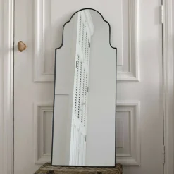 Specchio a muro Tavreen